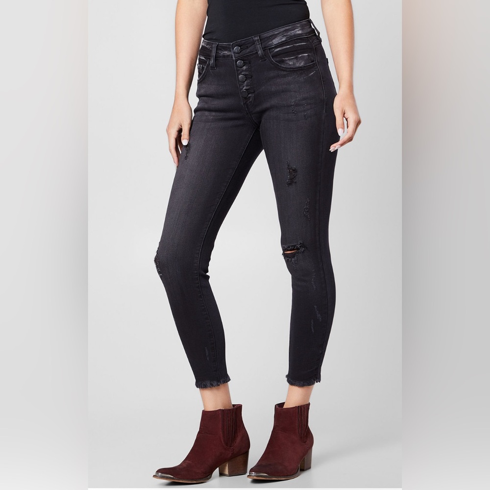KanCan Signature Ankle skinny Black Distressed Jeans. Women size 27